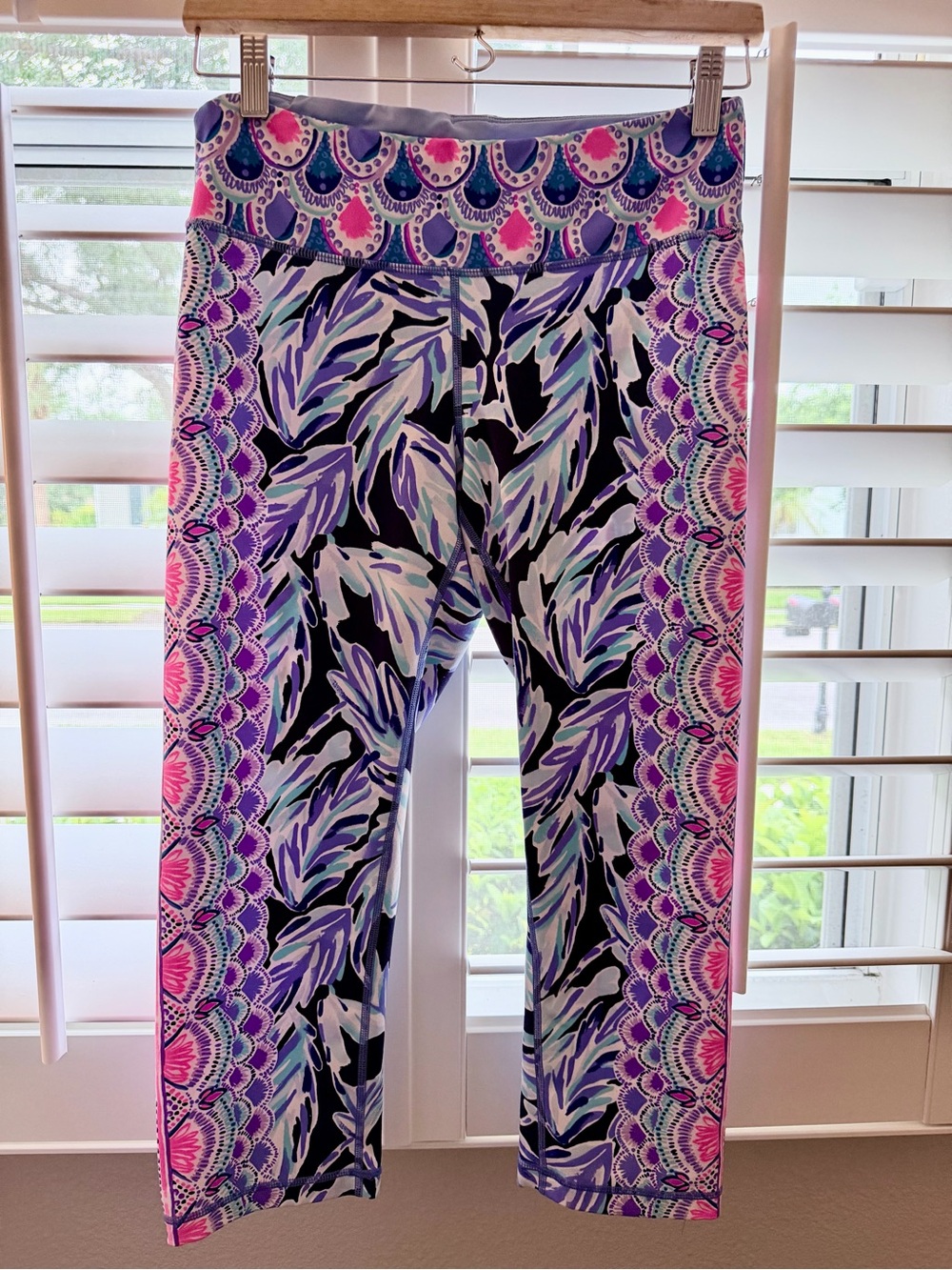 Lilly Pulitzer Vibrant Purple & Pink Patterned Capri Leggings